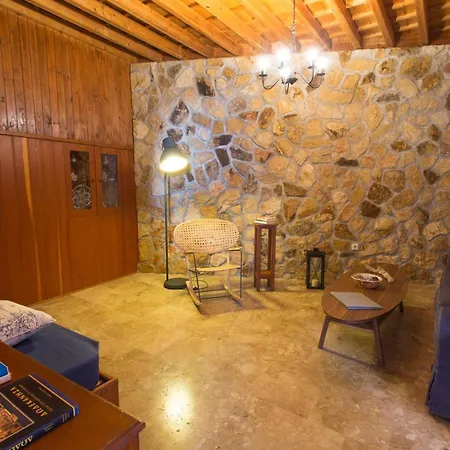 Villa Thalassa 3 Modern Comfort Traditional Greek Charm Private Courtyards Steps From Square Líndos