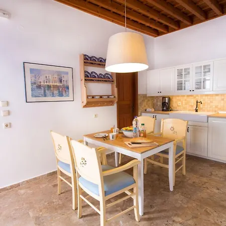 Thalassa 3 Modern Comfort Traditional Greek Charm Private Courtyards Steps From Square Линдос